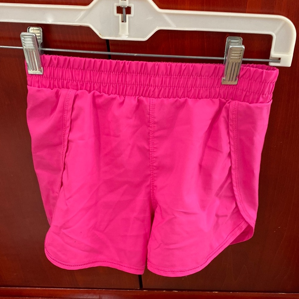 Girls hot pink shorts. Like new. Size 6-6x